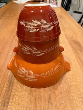 Vintage Pyrex Autumn Harvest Set of 3 Bowls - Orange & Dark Orange